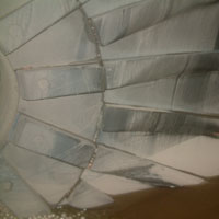 Feed and dischargend